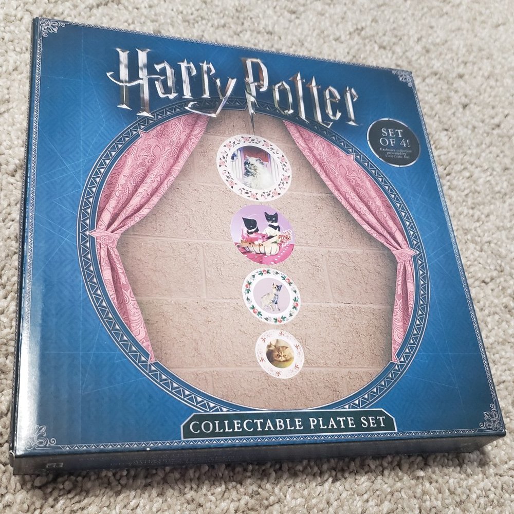 NWT Professor Umbridge 'Frolicsome Feline' Plates